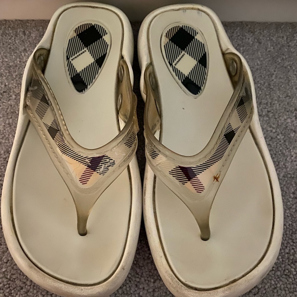 Beautiful BURBERRY flip flops! SIZE 7
